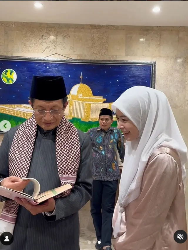 6 Potret Ayana Moon di Masjid Istiqlal, Serahkan Al-Qur'an Kepada Menteri Agama