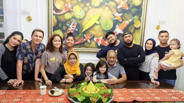 Nilla Rosita Ibunda Ussy Sulistyawati Meninggal Dunia (credit: https://www.instagram.com/ussypratama/)