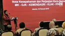 Menteri LHK Siti Nurbaya memberi sambutan saat penandatanganan Nota Kesepahaman di Jakarta, Selasa (19/2). KLHK menggunakan data kependudukan Kemendagri untuk sinkronisasi, verifikasi, dan validasi. (Merdeka.com/Iqbal Nugroho)