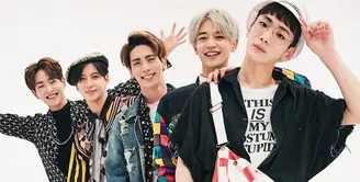 Kepergian Jonghyun yang tragis memang menorehkan luka di hati para personel SHINee. Walaupun demikian, para personel SHINee lainnya tak lantas menyerah begitu saja. (Foto: Soompi.com)
