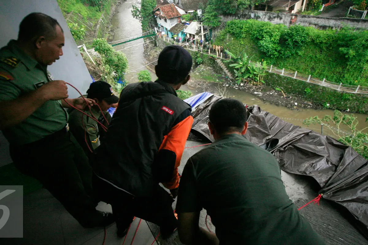 20160330- Bantaran Kali Code Longsor- Yogyakarta- Boy Harjanto