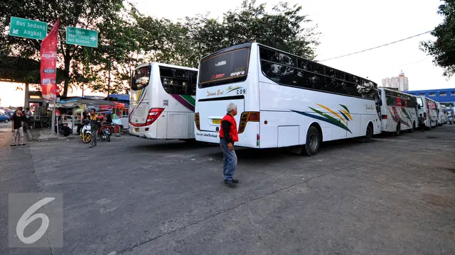 20150713- Terminal Depok Sepi Pemudik H-4 Lebaran-Jabar