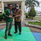 Atlet panjat tebing Jawa Timur Fathur Roji mendapatkan bonus dari kampusnya, Universitas Muhammadiyah Surabaya (UMS) (Dian Kurniawan/Lipiutan6.com)