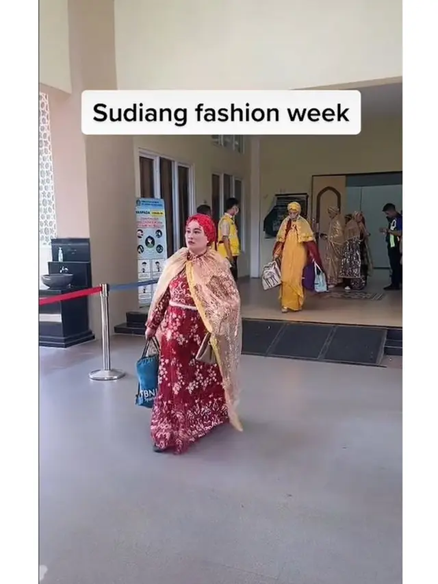 Jemaah Haji Tampil Glamor Bak Peragaan Busana, Ini 7 Potretnya yang Viral