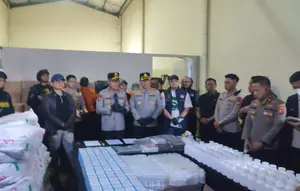 Polisi Gerebek Pabrik Obat Keras Produksi 8 Juta Sehari di Bandung