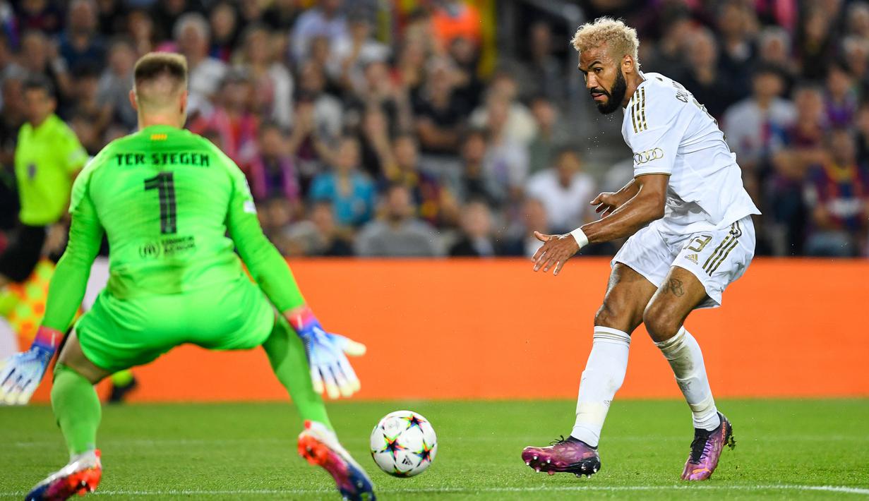 Bayern menggandakan keunggulan mereka pada menit ke-31 berkat gol Choupo-Moting. (AFP/Pau Barrena)