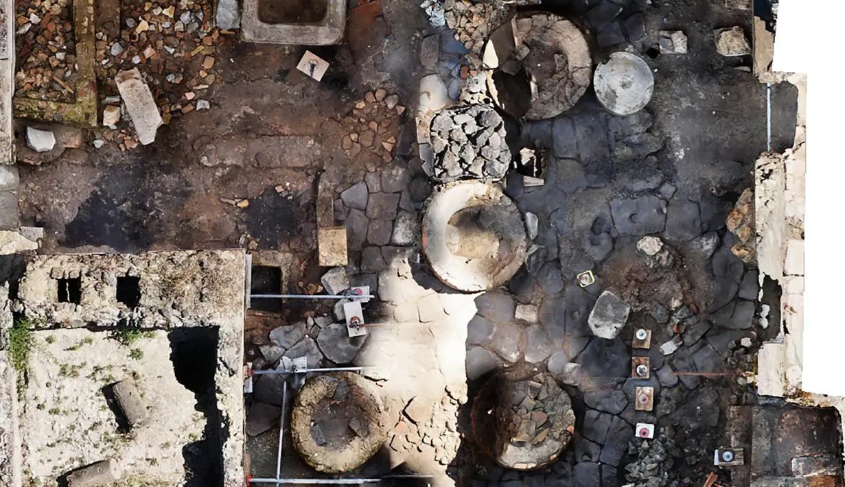 Gambar selebaran yang dirilis pada 8 Desember 2023 oleh taman arkeologi Pompeii ini, menunjukkan area Regio IX di situs tempat ditemukannya "penjara toko roti", demikian diumumkan taman arkeologi pada hari yang sama. (Handout / POMPEII ARCHAEOLOGICAL PARK / AFP)