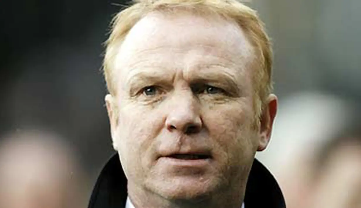 Ekspresi manajer Birmingham Alex McLeish sebelum kick-off laga Liga Premier melawan Fulham di Craven Cottage, London, 21 Februari 2010. AFP PHOTO / GLYN KIRK