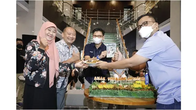 Bakal Punya Cucu Pertama, Ini 6 Potret Asma Nadia dan Suami yang Jarang Tersorot