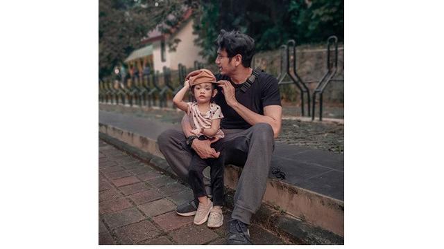 Kerap Berperan Antagonis, Ini 7 Potret Teuku Mirza dengan Keluarga