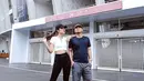 Gimana, Raditya Dika dan istrinya Anissa Aziza udah masuk dalam daftar artis couple goals belum? (FOTO: instagram.com/p/Ci_keTwhIYL/)