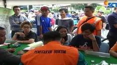 Kelimanya juga sempat melontarkan protes/lantaran merasa tidak bisa menemukan tempat sampah sepanjang CFD Thamrin – Sudirman.