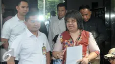 Kuasa hukum Falcon Pictures, Lydia Wongsonegoro memberikan keterangan pers di Polda Metro Jaya, Selasa (27/9). Polda Metro berhasil menangkap pembajak film Warkop DKI Reborn. (Liputan6.com/Yoppy Renato)