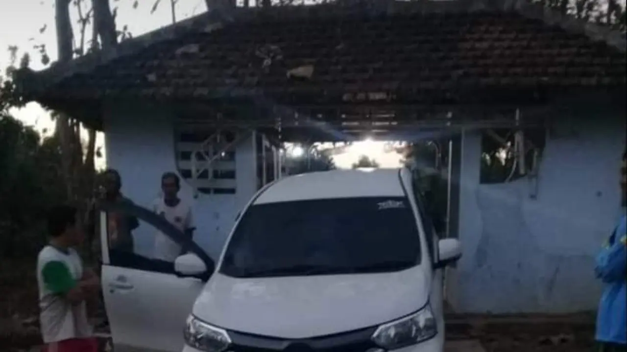 Mobil Masuk Kuburuan