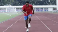 Pelari Indonesia, Lalu Muhammad Zohri, berpose saat ditemui di Stadion Madya, Senayan, Jakarta, Selasa (3/9). (Bola.com/M Iqbal Ichsan)