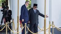 Keduanya pemimpin negara tersebut melakukan pertemuan bilateral di Istana Kepresidenan Bogor. (YASUYOSHI CHIBA/AFP)