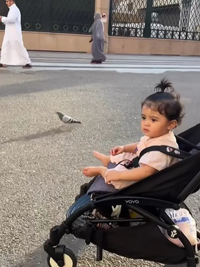 Baby Guzel ikut Ali Syakieb ke Madinah (Instagram/guzelimalisyakieb)