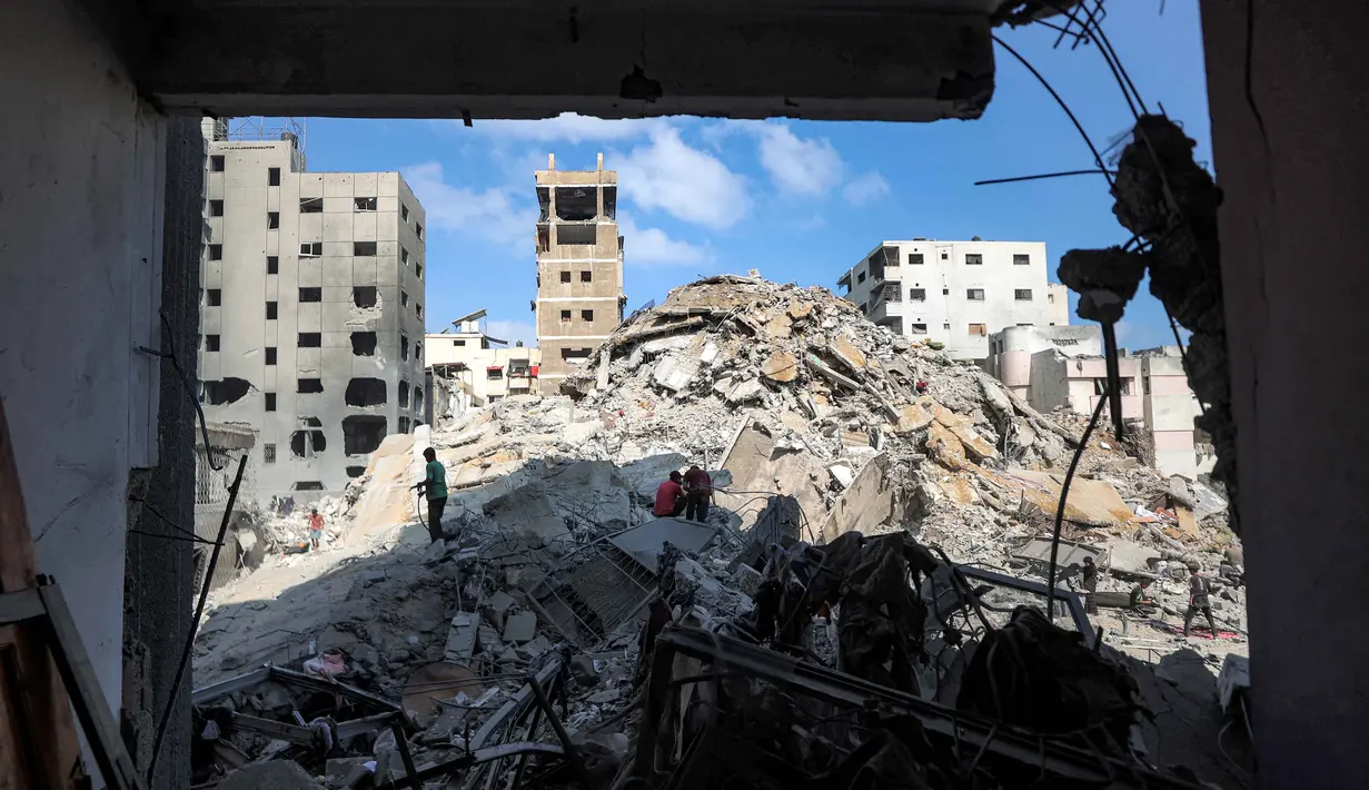 Serangan Israel yang kian masif juga membuat lebih dari 100.000 warga kehilangan tempat tinggal. (Omar AL-QATTAA/AFP)