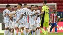 Berkat hasil ini, tim besutan Lionel Scaloni untuk sementara bertengger di puncak klasemen Grup A dengan poin tujuh, unggul dua poin dari Chile di urutan kedua. Sementara, Paraguay menempati peringkat ketiga dengan tiga poin. (AP/Eraldo Peres)