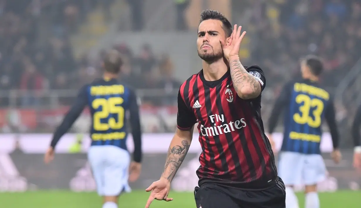Ekspresi striker AC Milan, Suso, setelah mencetak gol ke gawang Inter Milan pada laga pekan ke-13 Serie A di Stadion San Siro, Minggu (20/19/2016). Suso mencetak dua gol AC Milan. (AFP/Giuseppe Cacace)