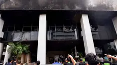 Kementerian Keuangan baru saja tertimpa musibah kebakaran yang melalap tiga ruangan di Gedung RM Notohamiprojo Radius Prawiro, Jakarta Pusat dini hari tadi. 