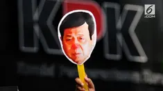 Menurut Febri, saat menahan Setya Novanto, penyidik telah memperlihatkan Surat Penahanan. Namun, pihak Setnov menolak menandatangani.