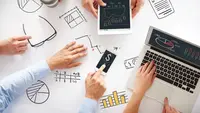 Ilustrasi Sedang Merencanakan Bisnis (freepik/gpointstudio)
