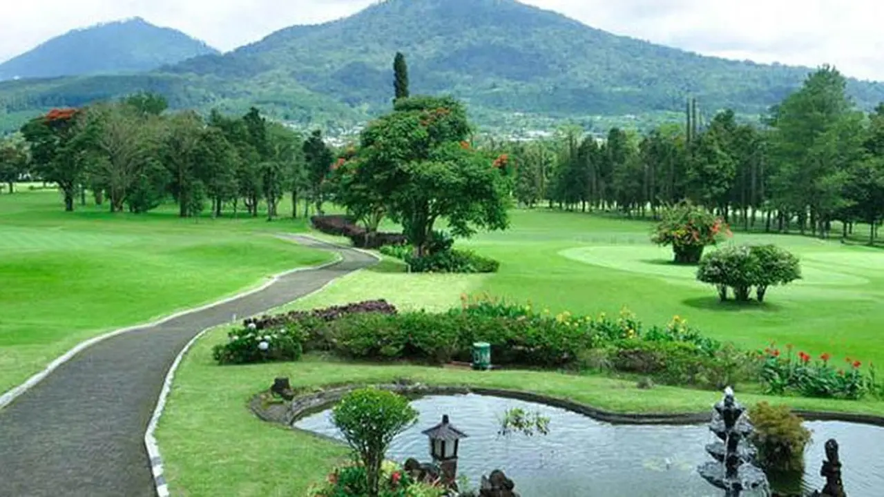 Kemenpar Iming-Iming Jepang Merumput di Padang Golf Indonesia