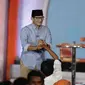 Calon Wakil Gubernur DKI Jakarta no 3, Sandiaga Uno menyapa pendukungnya usai debat terakhir Pilgub DKI Jakarta 2017 di Hotel Bidakara, Jakarta, Rabu (12/4). (Liputan6.com/Faizal Fanani)