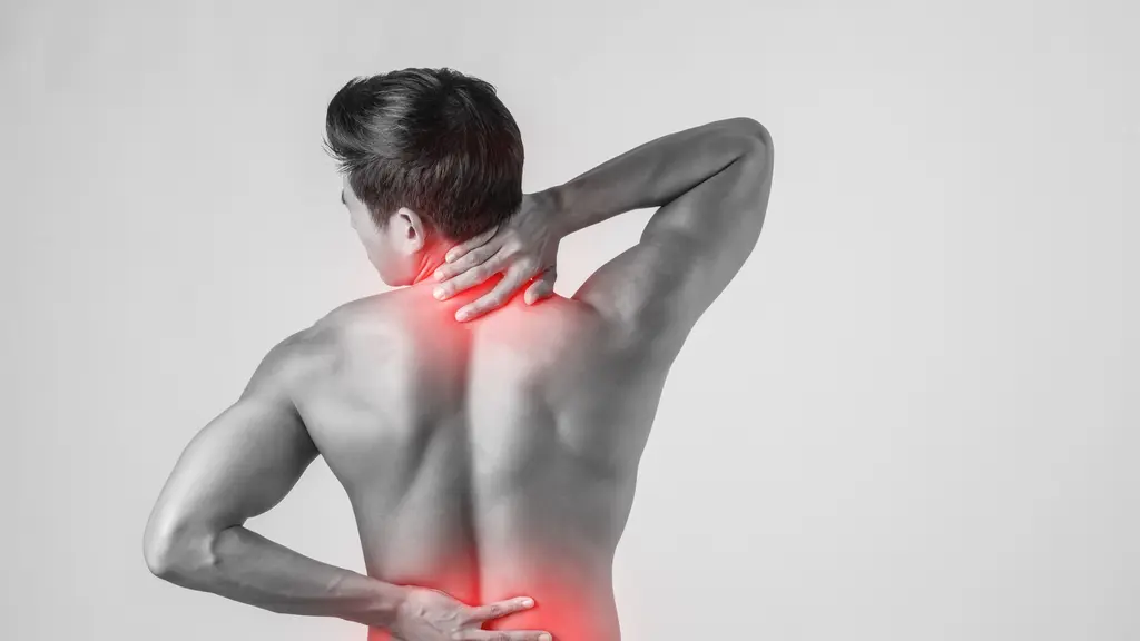 Pernah kamu merasakan rasa nyeri yang menjalar dari punggung bawah hingga ke kaki, Sahabat Fimela? [Dok/freepik.com/jcomp]