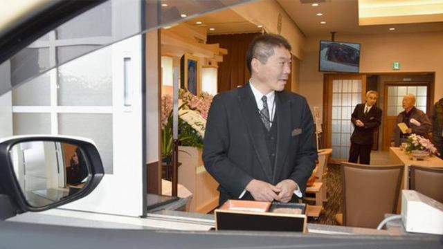 Warga di Negara Ini Terapkan Sistem Melayat Drive Thru ke Rumah Duka