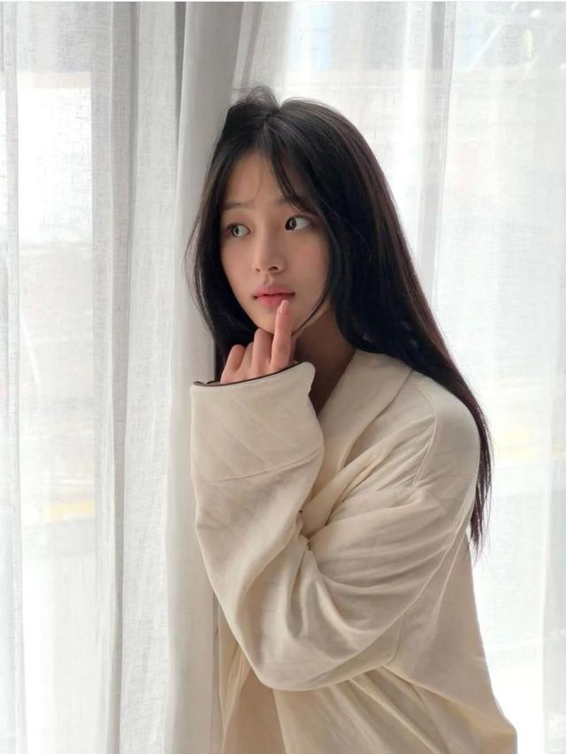 NewJeans buat akun instagram baru (credit: https://www.instagram.com/jeanzforfree/)