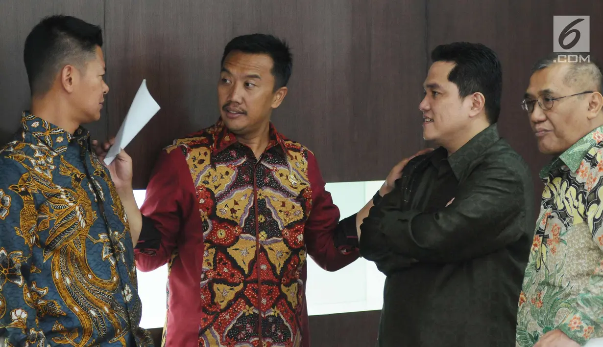 Menpora Imam Nahrawi (kedua kiri) bersama Ketua KOI, Erick Thohir dan Ketua Satlak Prima Achmad Sutjipto (kanan) jelang rapat evaluasi SEA Games 2017 dan progres persiapan Asian Games 2018 di Jakarta, Senin (2/10). (Liputan6.com/Helmi Fithriansyah)