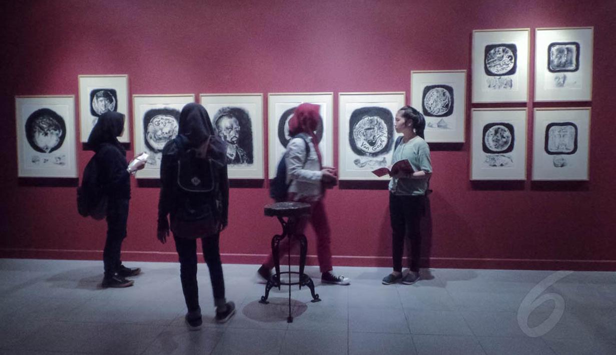 Pameran ini mengangkat berbagai kisah yang terjadi pada seniman asal Yogyakarta tersebut dan keluarganya. (Liputan6.com/Faizal Fanani)