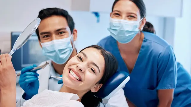 12 Tips Merawat Gigi Berlubang: Kenali Gejala dan Faktor Penyebabnya