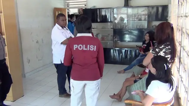 Polda Gorontalo menggerebek salah satu salon dan spa di wilayah kota Gorontalo yang diduga menjadi tempat prostitusi, Rabu siang.