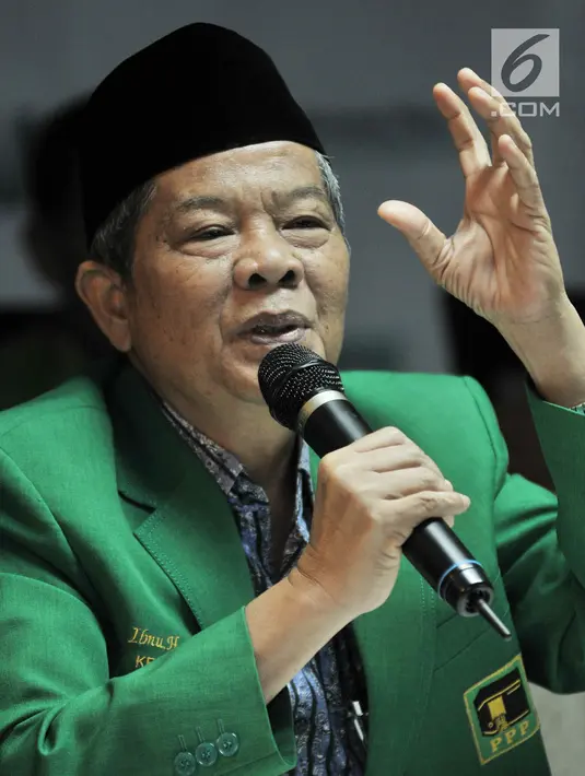 Ketua DPP PPP Muktamar Jakarta atau kubu Djan Faridz, Ibnu Hajar Dewantara memberi keterangan saat konpers penyelenggaraan Mukernas di Kantor DPP PPP, Jalan Talang, Jakarta, Senin (12/11). (Merdeka.com/Iqbal S. Nugroho)