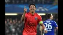 Bek Chelsea, Diego Silva merayakan gol usai mencetak gol ke gawang Chelsea pada leg kedua 16 besar Liga Champions di Stadion Stamford Bridge, London, Inggris (11/3/15) . Chelsea bermain imbang 2-2 dengan Paris St Germain. (Reuters/Stefan Wermuth)