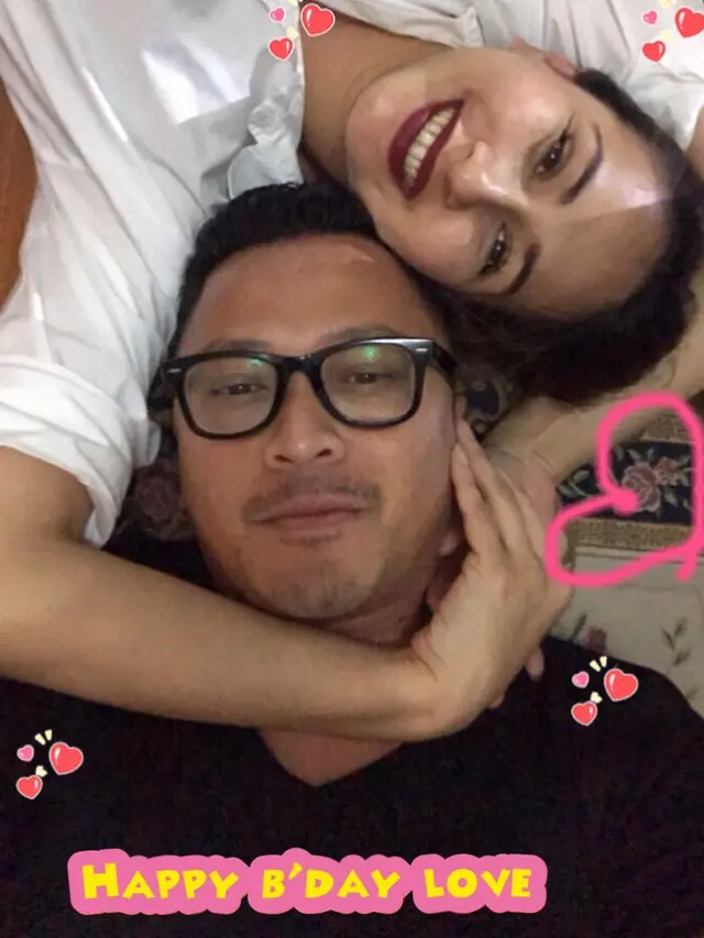 8 Tahun Bersama, Ini 6 Potret Mesra Deswita dan Ferry Maryadi