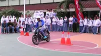 Seminar safety riding oleh Ditlantas Polda Metro Jaya diikuti secara antusias oleh para siswa.