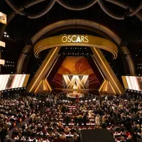 Ajang Academy Awards ke-98 atau Oscars tahun ini kembali menjadi momen penting bagi industri film global. Upacara penghargaan bergengsi yang merayakan karya terbaik dari para sineas, aktor, dan kreator film dunia ini digelar pada 15 Maret 2026 di Dolby Theatre, yang berada di kompleks Ovation Hollywood.  (foto/dok: rolex)