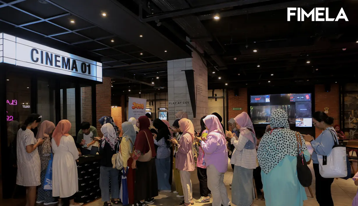 Acara dimulai dengan open registrasi dan melihat trailer Jumbo. Tak lupa di sini semua peserta berkesempatan untuk bertemu dengan cast Film Jumbo, Prince & Queen.
