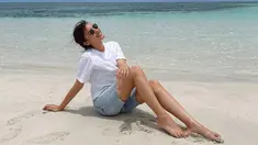 Suka jelajahi alam, artis dengan nama lengkap Annette Edoarda Senge ini sering unggah foto liburannya di Instagram. Lewat salah satu keterangan unggahannya, Annette Edoarda pernah menuliskan jika menikmati alam adalah momen yang ia sukai. Oleh karenanya tak heran jika pantai jadi salah satu pilihan Annette untuk melepas penat. (Liputan6.com/IG/@annetteedoarda)
