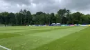 Lapangan latihan Timnas Skotlandia di New England Revolution Training Center, Boston, Amerika Serikat, tampak siap digunakan untuk sesi latihan resmi jelang laga lanjutan Grup C Piala Dunia 2026, Kamis (18/6/2026). Rumput yang terawat dan berbagai perlengkapan latihan telah dipersiapkan untuk mendukung persiapan skuad asuhan Steve Clarke. (KLY Sports/Hery Kurniawan)