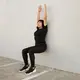 Wall pilates dirancang dengan memanfaatkan dinding sebagai alat bantu atau tahanan. (Foto/dok: Freepik)