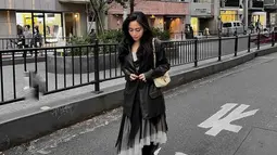 Selama berada di Jepang, Rachel tampil dalam beragam style busana. (instagram.com/rachelvennya)