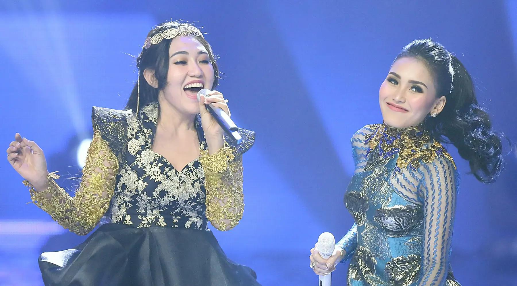 Ayu Ting Ting dan Via Vallen (Bambang E Ros/Bintang.com)