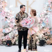 Momen Lamaran Kiky Saputri dan M Khairi (Liputan6.com/IG/@windrafotografi)