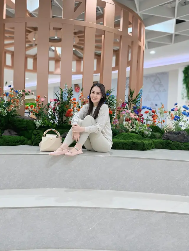 7 Potret Terbaru Jennifer Dunn yang Tampil Langsing Setelah Operasi Potong Lambung