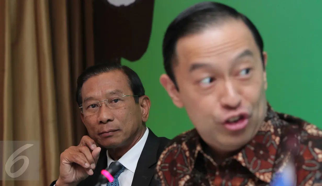 Mendag Thomas Lembong (kanan) memberi keterangan pers usai melakukan pertemuan pertemuan tingkat menteri membahas karet, International Tripartite Rubber Council (ITRC) 2015 di Jakarta, Kamis (3/12). (Liputan6.com/Angga Yuniar)